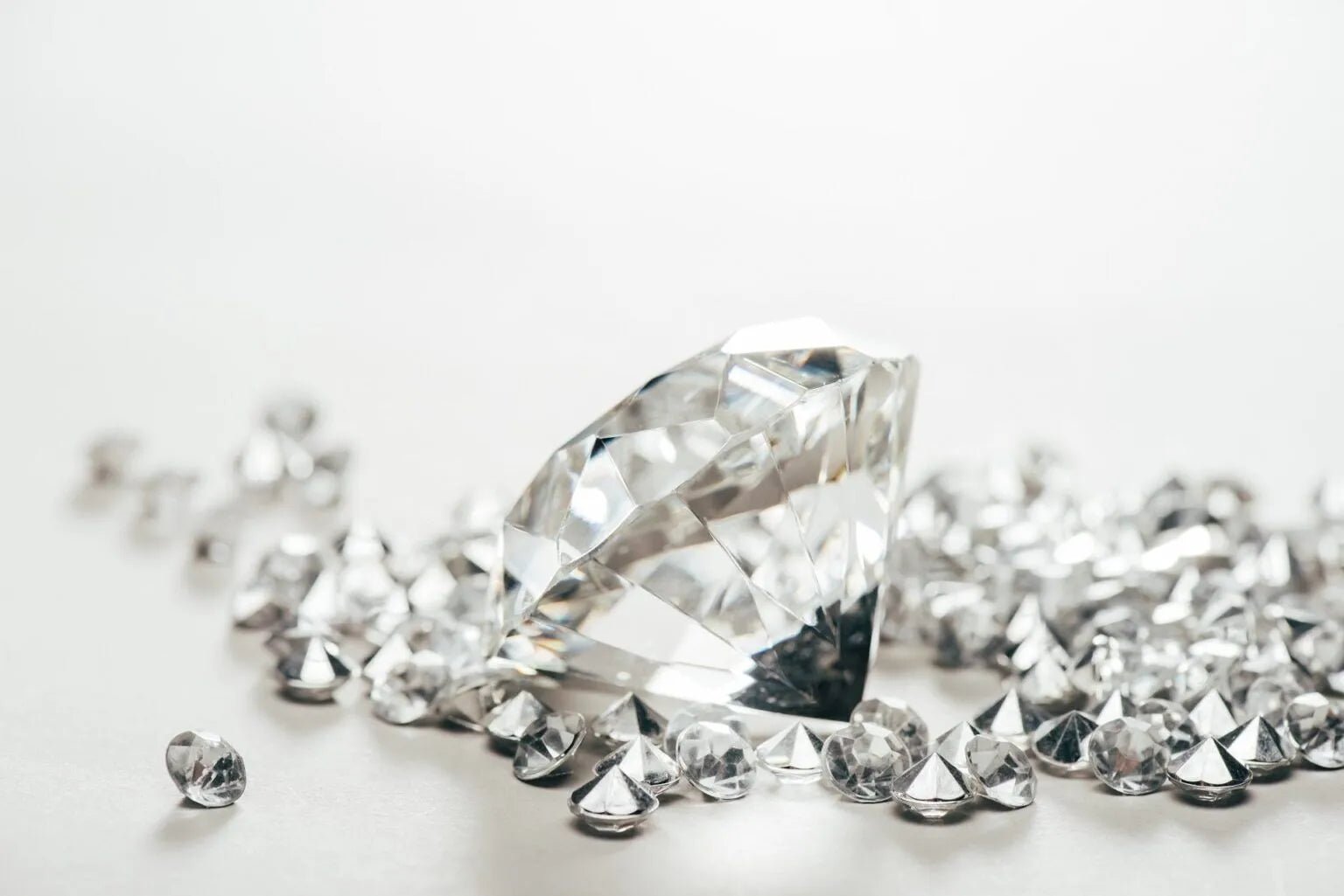 Unveiling the Secrets of Diamond Grading: A Buyer’s Guide - Samuel Perry