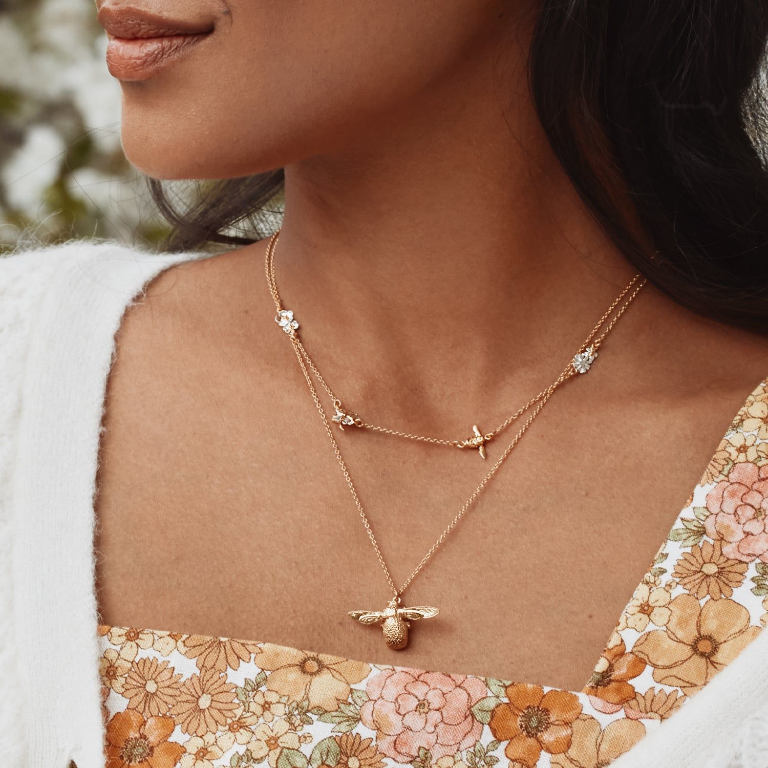 Floral Chain Necklace with Teeny Tiny Bee Gold-Plated with Silver Details - Samuel Perry