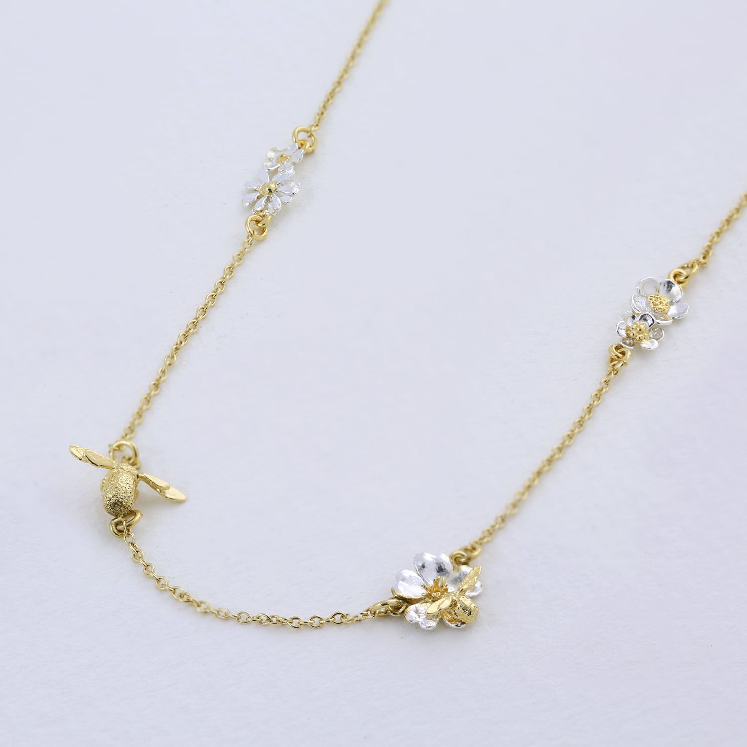 Floral Chain Necklace with Teeny Tiny Bee Gold-Plated with Silver Details - Samuel Perry