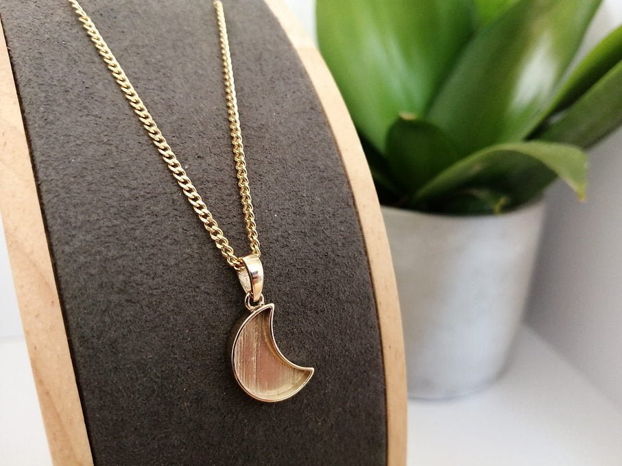 Moon Memorial Necklace in 9ct Yellow Gold - Samuel Perry