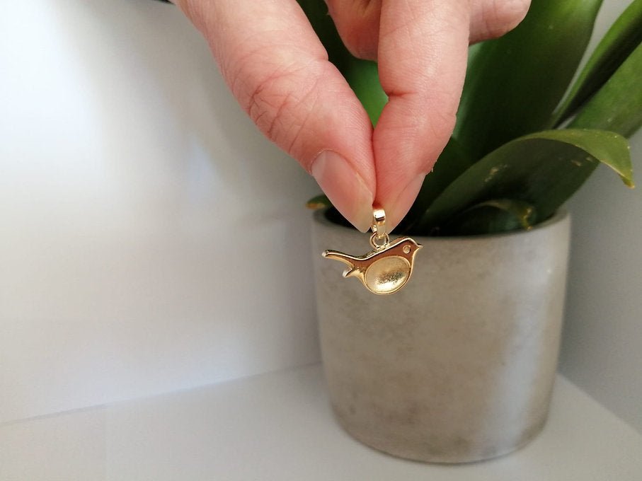 Robin Memorial Necklace in 9ct Yellow Gold - Samuel Perry