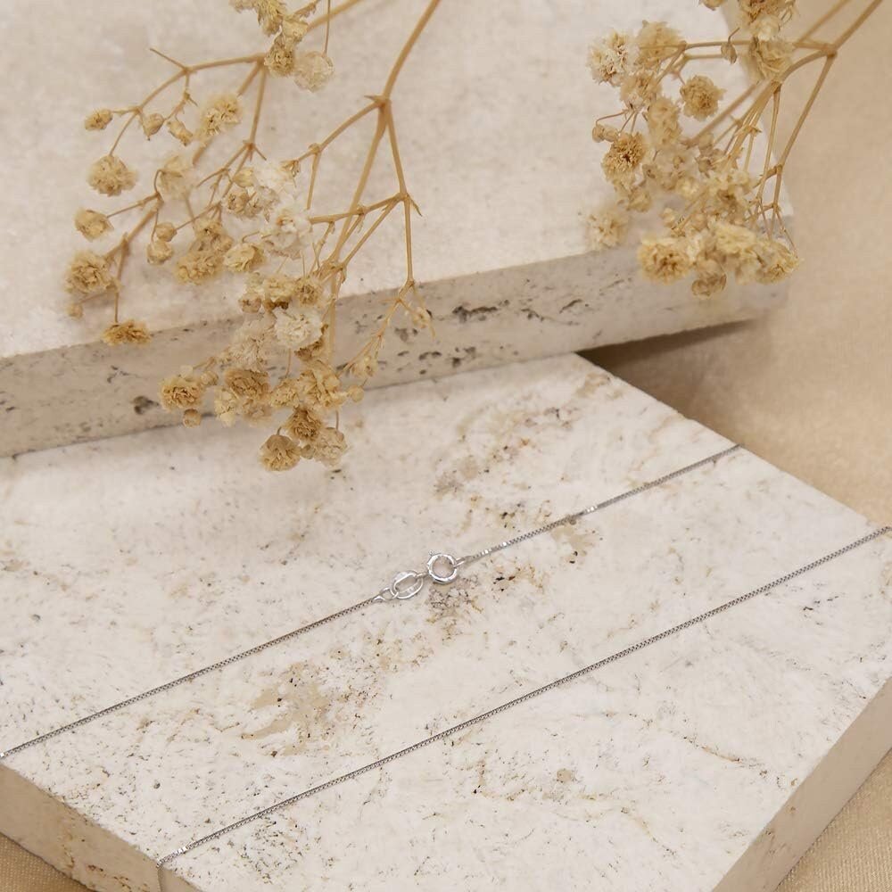 9ct White Gold Box Chain - 0.7mm - Samuel Perry