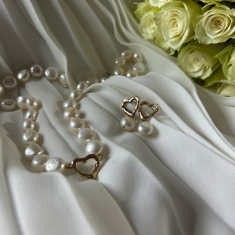Cultured pearl and 9ct Yellow Gold Molten Heart Choker - Samuel Perry