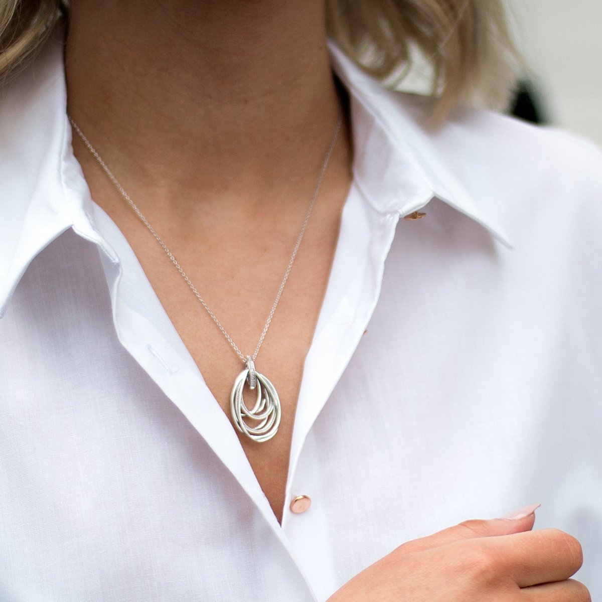Glamorous Pendant - Samuel Perry